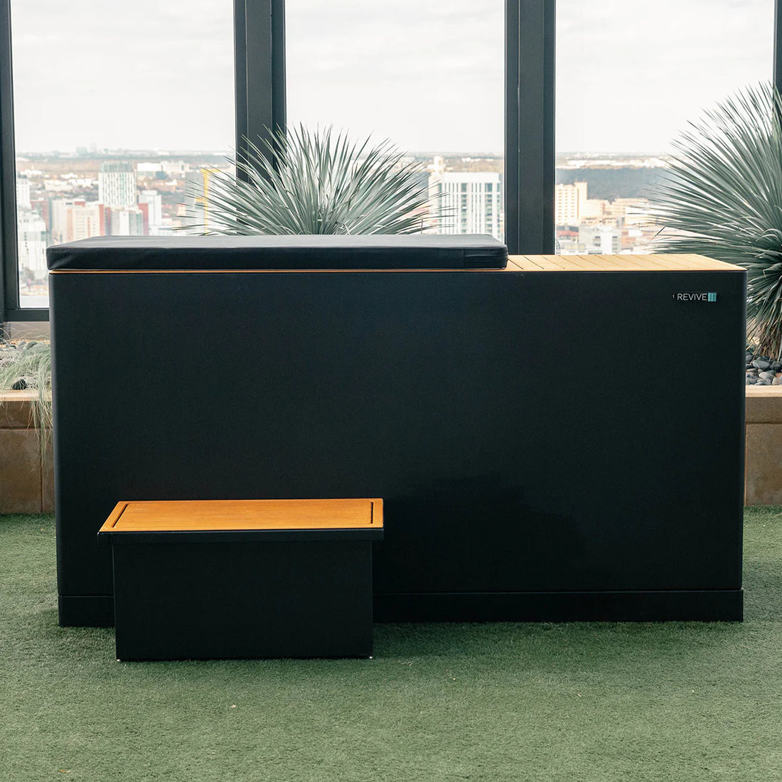 REVIVE Luxury Plunge